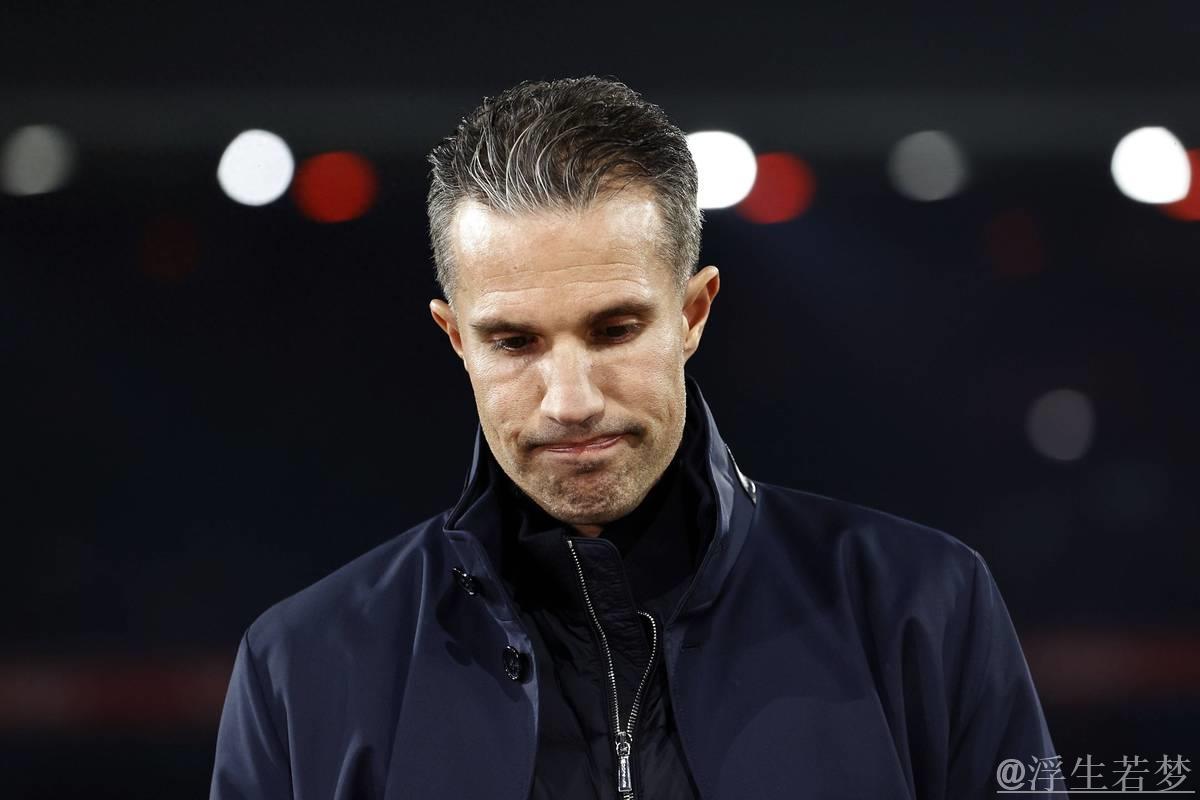 范佩西42岁执教首秀,19岁儿子1米86中锋首演吸引三万观众 范佩西42岁执教首秀,19岁儿子1米86中锋首演吸引三万观众 